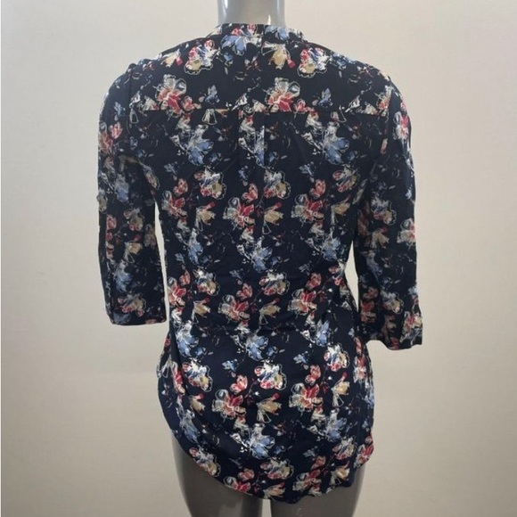Brody Myles Women's Blue Floral 3/4 Sleeve Button down top - Picture 2 of 6